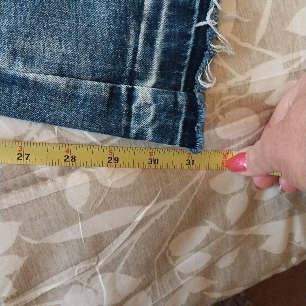 Super Cute Floral Flare Jeans. Size 4 - Picture 12 of 13